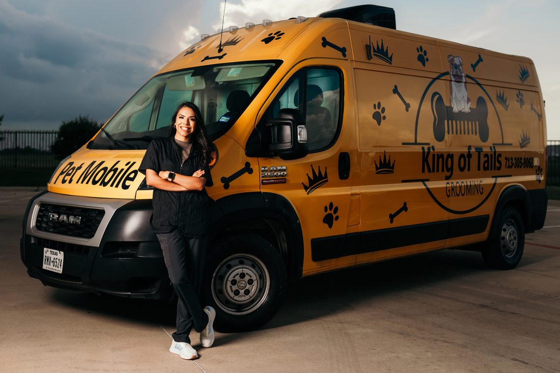 Katherine Phillips with the King of Tails mobile
            grooming van